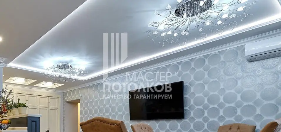 узкий натяжной потолок с подсветкой