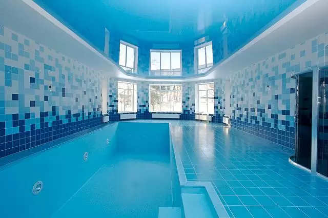 бассейн в светло-голубом стиле