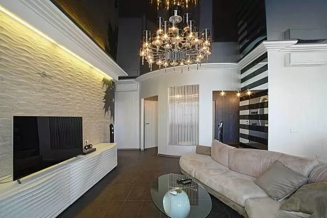 гостиная с люстрой и дополнительным светом