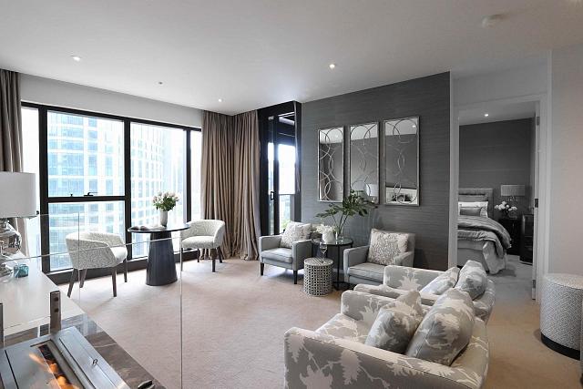 евро гостиная с натяжным потолком