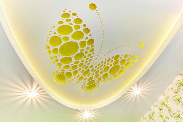авторская перфорация «бабочка» на потолке