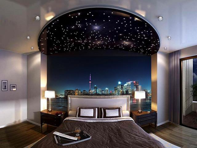 звёздное небо в комнате над кроватью